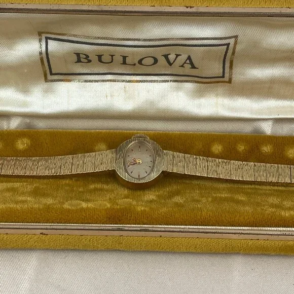 Vintage 1971 Bulova "Goddess of Time" 20 micron Gold Plated 7 inch link Bracelet - Picture 3 of 11